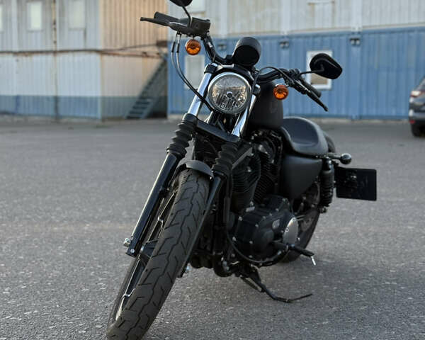 Черный Харлей-Дэвидсон XL 883, объемом двигателя 0.88 л и пробегом 1 тыс. км за 11000 $, фото 2 на Automoto.ua