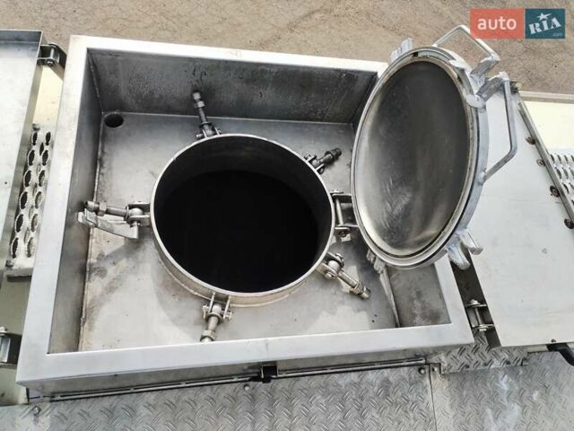 Красный Хендрикс Гоч, объемом двигателя 0 л и пробегом 456 тыс. км за 28417 $, фото 22 на Automoto.ua