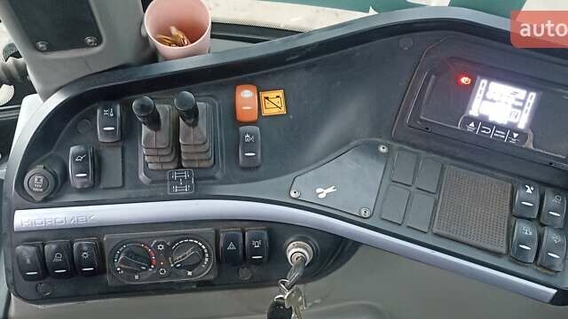 Белый Гидромек HMK 102B Alpha, объемом двигателя 4.4 л и пробегом 650 тыс. км за 71861 $, фото 1 на Automoto.ua