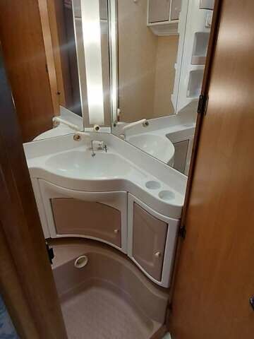 Білий Хоббі Екселлент, об'ємом двигуна 0 л та пробігом 2 тис. км за 9799 $, фото 24 на Automoto.ua