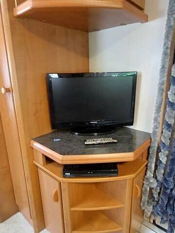 Білий Хоббі Екселлент, об'ємом двигуна 0 л та пробігом 2 тис. км за 9799 $, фото 14 на Automoto.ua