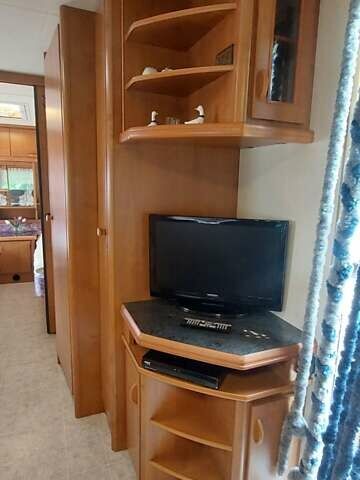 Білий Хоббі Екселлент, об'ємом двигуна 0 л та пробігом 2 тис. км за 9799 $, фото 37 на Automoto.ua