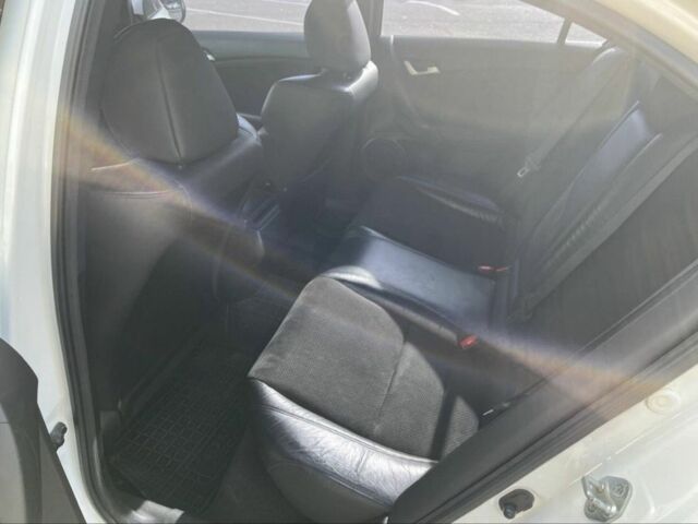 Белый Хонда Аккорд, объемом двигателя 2.4 л и пробегом 230 тыс. км за 11566 $, фото 4 на Automoto.ua