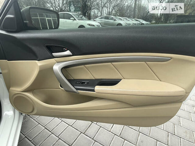 Белый Хонда Аккорд, объемом двигателя 2.4 л и пробегом 138 тыс. км за 8900 $, фото 25 на Automoto.ua