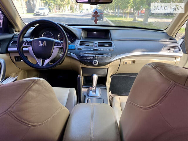 Білий Хонда Аккорд, об'ємом двигуна 3.5 л та пробігом 180 тис. км за 10000 $, фото 5 на Automoto.ua