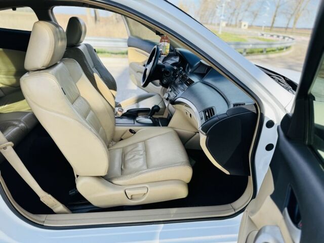 Белый Хонда Аккорд, объемом двигателя 3.5 л и пробегом 177 тыс. км за 7700 $, фото 11 на Automoto.ua