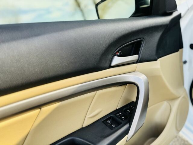 Белый Хонда Аккорд, объемом двигателя 3.5 л и пробегом 177 тыс. км за 7700 $, фото 13 на Automoto.ua