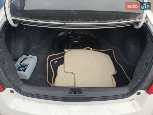 Белый Хонда Аккорд, объемом двигателя 2.35 л и пробегом 180 тыс. км за 5700 $, фото 19 на Automoto.ua