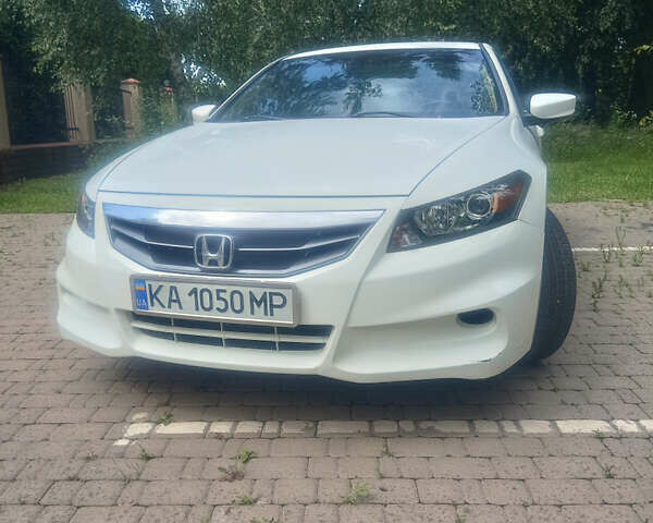Белый Хонда Аккорд, объемом двигателя 2.4 л и пробегом 170 тыс. км за 10100 $, фото 2 на Automoto.ua