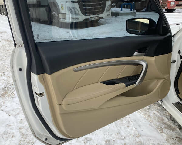 Белый Хонда Аккорд, объемом двигателя 2.4 л и пробегом 171 тыс. км за 9900 $, фото 8 на Automoto.ua