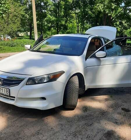Білий Хонда Аккорд, об'ємом двигуна 2.4 л та пробігом 265 тис. км за 12000 $, фото 4 на Automoto.ua
