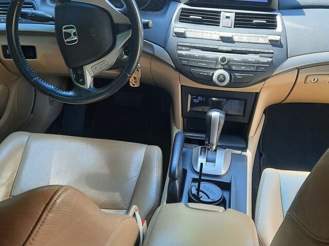 Білий Хонда Аккорд, об'ємом двигуна 2.4 л та пробігом 265 тис. км за 12000 $, фото 3 на Automoto.ua