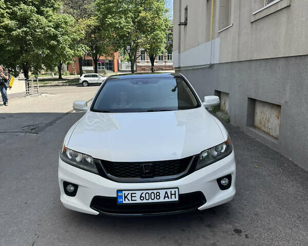 Белый Хонда Аккорд, объемом двигателя 2.35 л и пробегом 168 тыс. км за 12000 $, фото 7 на Automoto.ua