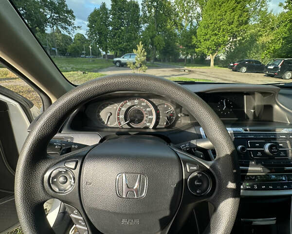 Белый Хонда Аккорд, объемом двигателя 2.4 л и пробегом 126 тыс. км за 13200 $, фото 11 на Automoto.ua