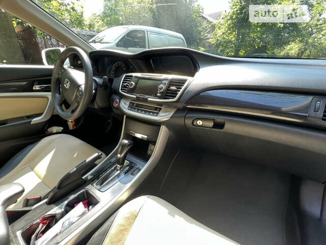 Белый Хонда Аккорд, объемом двигателя 3.5 л и пробегом 135 тыс. км за 13400 $, фото 7 на Automoto.ua