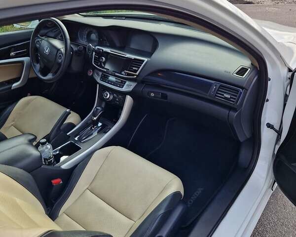 Белый Хонда Аккорд, объемом двигателя 2.36 л и пробегом 127 тыс. км за 10500 $, фото 10 на Automoto.ua