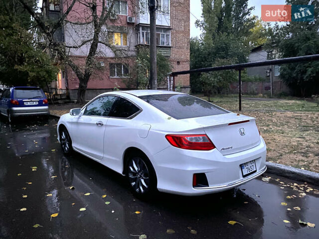Белый Хонда Аккорд, объемом двигателя 2.4 л и пробегом 219 тыс. км за 14000 $, фото 5 на Automoto.ua