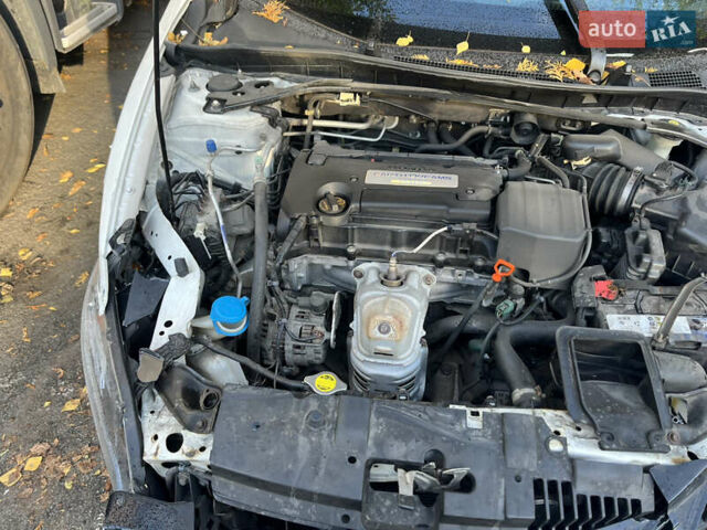 Хонда Аккорд 2014 в Киеве на Automoto.ua Белый Хонда Аккорд, объемом двигателя 2.36 л и пробегом 190 тыс. км за 6000 $, фото 30 на Automoto.ua