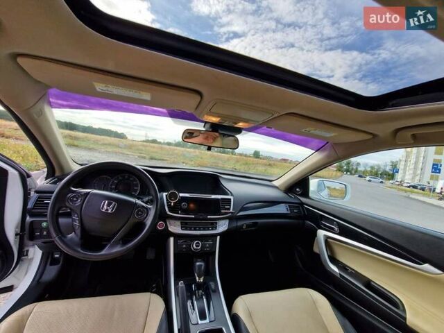 Белый Хонда Аккорд, объемом двигателя 2.36 л и пробегом 127 тыс. км за 10500 $, фото 13 на Automoto.ua