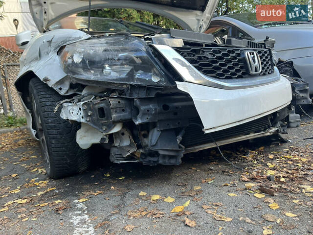 Хонда Аккорд 2014 в Киеве на Automoto.ua Белый Хонда Аккорд, объемом двигателя 2.36 л и пробегом 190 тыс. км за 6000 $, фото 11 на Automoto.ua
