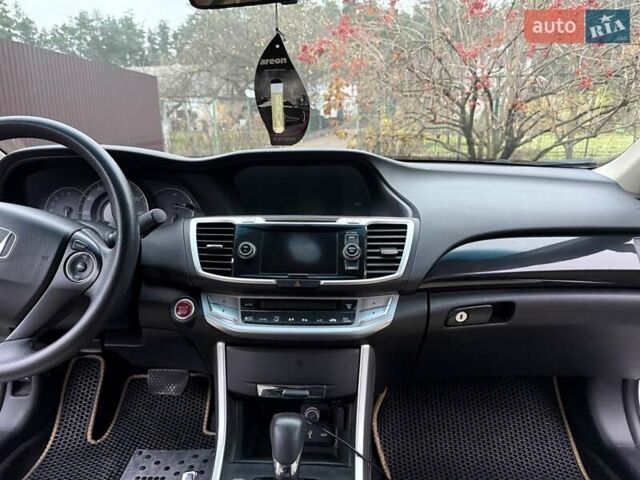 Белый Хонда Аккорд, объемом двигателя 2.36 л и пробегом 223 тыс. км за 11500 $, фото 11 на Automoto.ua