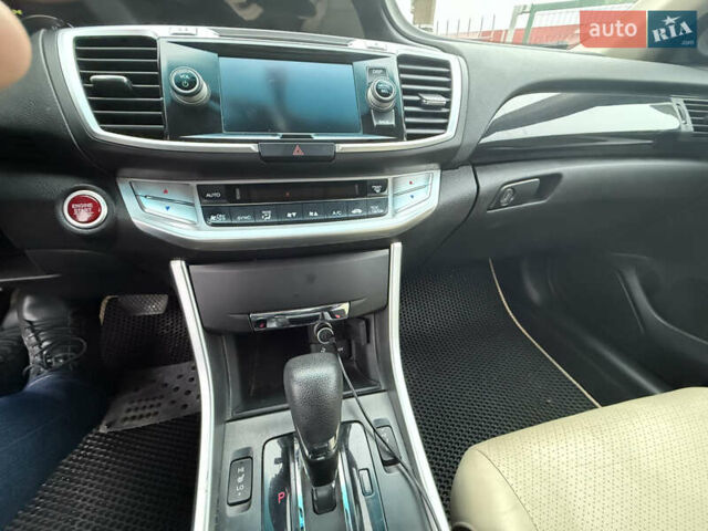 Білий Хонда Аккорд, об'ємом двигуна 2.36 л та пробігом 223 тис. км за 10790 $, фото 16 на Automoto.ua