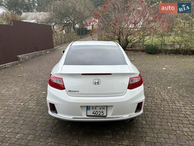 Белый Хонда Аккорд, объемом двигателя 2.36 л и пробегом 223 тыс. км за 11500 $, фото 4 на Automoto.ua