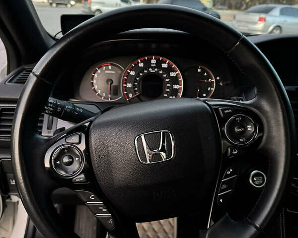 Білий Хонда Аккорд, об'ємом двигуна 3.5 л та пробігом 166 тис. км за 16800 $, фото 12 на Automoto.ua