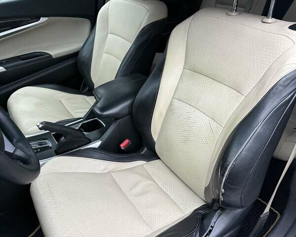 Белый Хонда Аккорд, объемом двигателя 2.36 л и пробегом 223 тыс. км за 11500 $, фото 6 на Automoto.ua