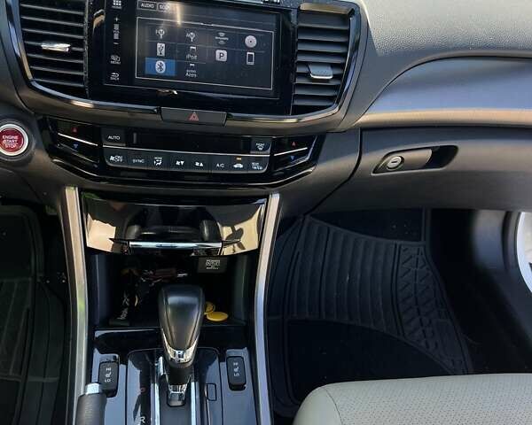 Белый Хонда Аккорд, объемом двигателя 1.9 л и пробегом 105 тыс. км за 14500 $, фото 13 на Automoto.ua