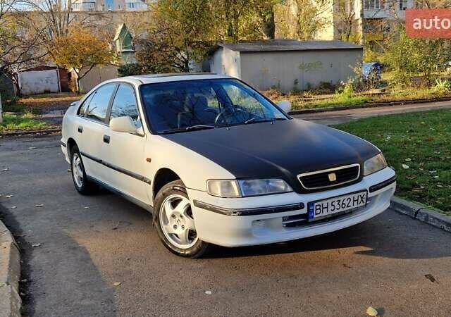 Белый Хонда Аккорд, объемом двигателя 1.85 л и пробегом 280 тыс. км за 1900 $, фото 1 на Automoto.ua