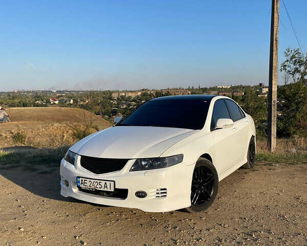 Белый Хонда Аккорд, объемом двигателя 2 л и пробегом 300 тыс. км за 6000 $, фото 1 на Automoto.ua