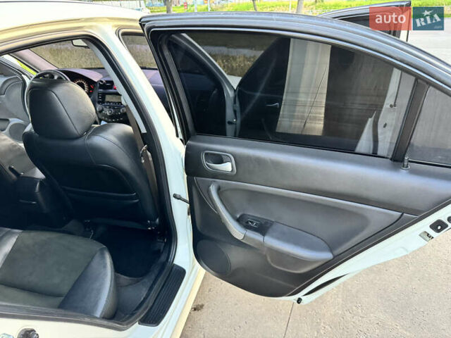 Белый Хонда Аккорд, объемом двигателя 2.35 л и пробегом 274 тыс. км за 7300 $, фото 18 на Automoto.ua