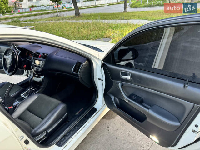 Белый Хонда Аккорд, объемом двигателя 2.35 л и пробегом 274 тыс. км за 7300 $, фото 19 на Automoto.ua