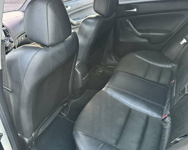 Белый Хонда Аккорд, объемом двигателя 2.35 л и пробегом 274 тыс. км за 7300 $, фото 17 на Automoto.ua