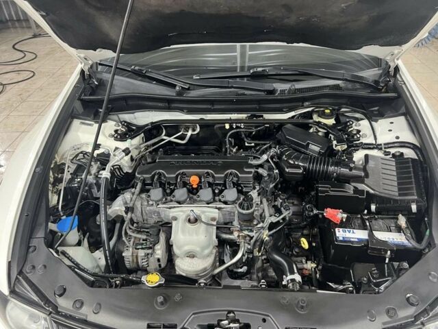 Белый Хонда Аккорд, объемом двигателя 2 л и пробегом 198 тыс. км за 10700 $, фото 8 на Automoto.ua