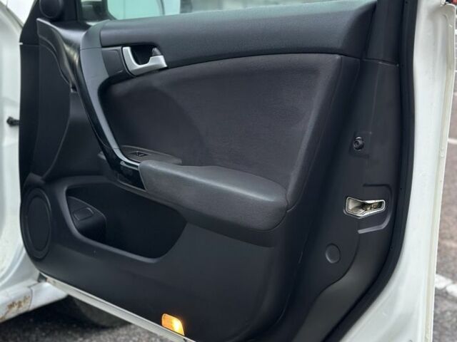 Белый Хонда Аккорд, объемом двигателя 2 л и пробегом 735 тыс. км за 6999 $, фото 10 на Automoto.ua