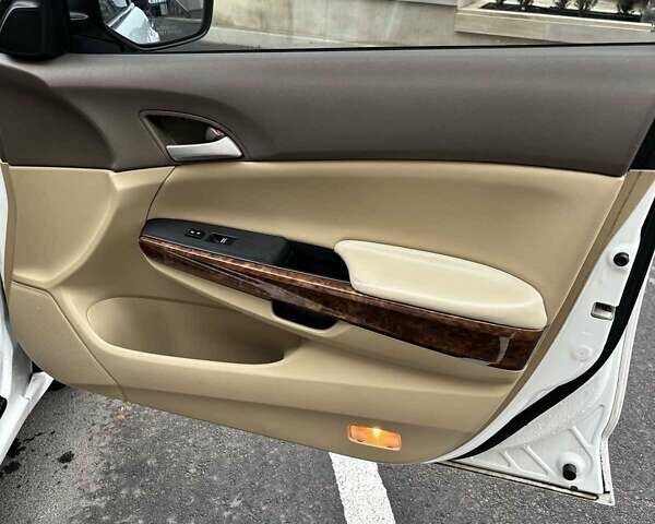 Белый Хонда Аккорд, объемом двигателя 2.35 л и пробегом 260 тыс. км за 7200 $, фото 8 на Automoto.ua