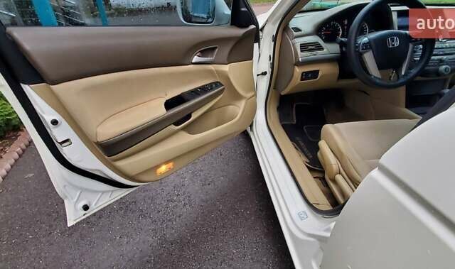 Білий Хонда Аккорд, об'ємом двигуна 2.35 л та пробігом 219 тис. км за 8500 $, фото 15 на Automoto.ua