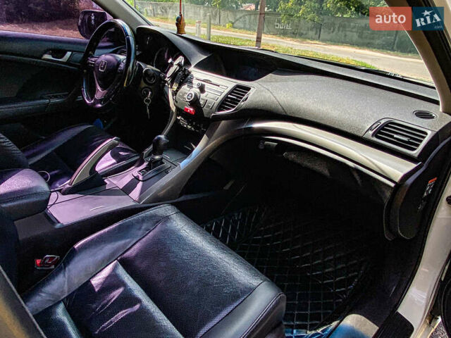 Белый Хонда Аккорд, объемом двигателя 2 л и пробегом 190 тыс. км за 9000 $, фото 8 на Automoto.ua