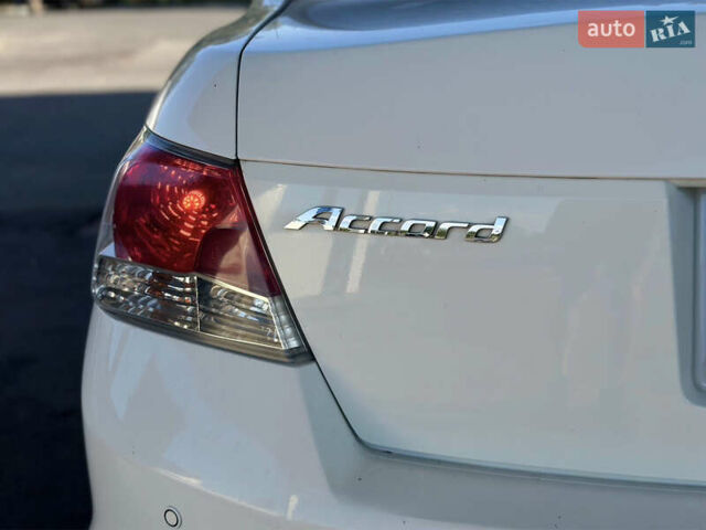 Білий Хонда Аккорд, об'ємом двигуна 2.35 л та пробігом 267 тис. км за 8500 $, фото 5 на Automoto.ua