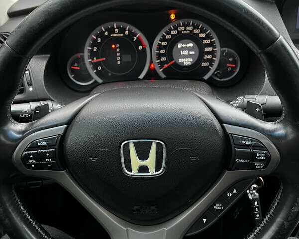 Белый Хонда Аккорд, объемом двигателя 2.35 л и пробегом 226 тыс. км за 9000 $, фото 19 на Automoto.ua