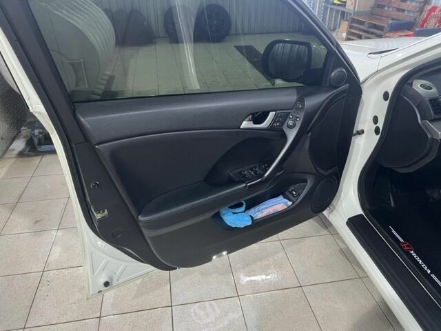 Белый Хонда Аккорд, объемом двигателя 2 л и пробегом 198 тыс. км за 10700 $, фото 14 на Automoto.ua