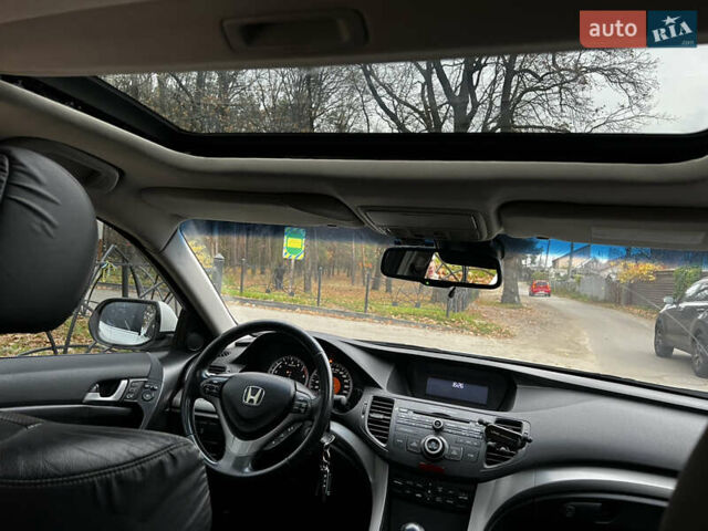 Белый Хонда Аккорд, объемом двигателя 2.35 л и пробегом 226 тыс. км за 9000 $, фото 11 на Automoto.ua