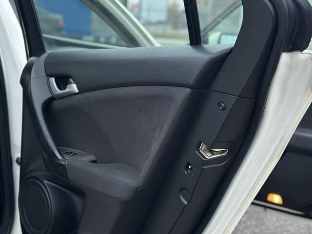 Белый Хонда Аккорд, объемом двигателя 2 л и пробегом 735 тыс. км за 6999 $, фото 11 на Automoto.ua