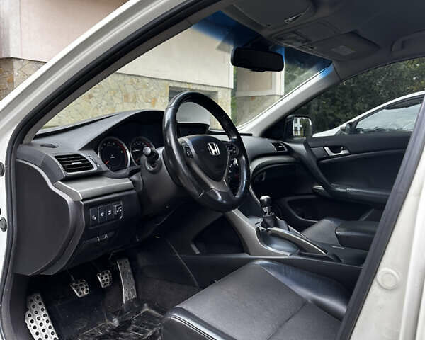 Білий Хонда Аккорд, об'ємом двигуна 2.4 л та пробігом 190 тис. км за 8800 $, фото 6 на Automoto.ua