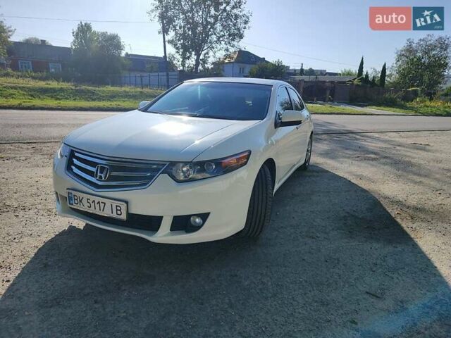 Белый Хонда Аккорд, объемом двигателя 2 л и пробегом 235 тыс. км за 8800 $, фото 1 на Automoto.ua