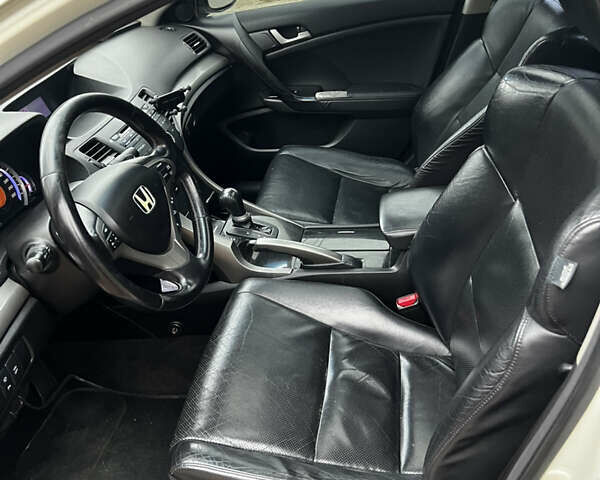 Белый Хонда Аккорд, объемом двигателя 2.35 л и пробегом 226 тыс. км за 9000 $, фото 14 на Automoto.ua