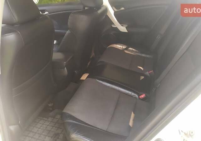 Білий Хонда Аккорд, об'ємом двигуна 2.4 л та пробігом 135 тис. км за 9300 $, фото 3 на Automoto.ua