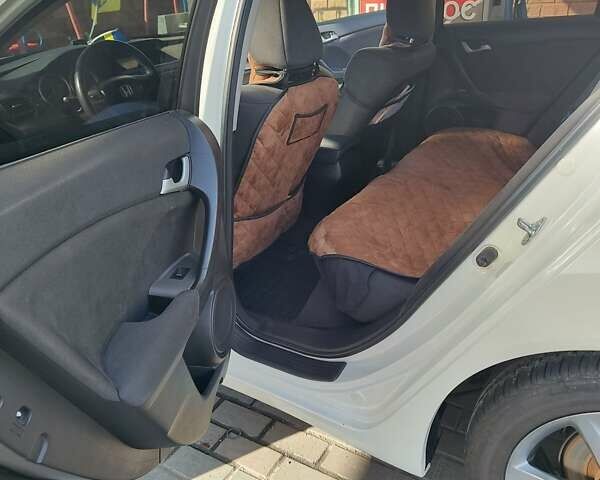 Белый Хонда Аккорд, объемом двигателя 2 л и пробегом 235 тыс. км за 8800 $, фото 11 на Automoto.ua